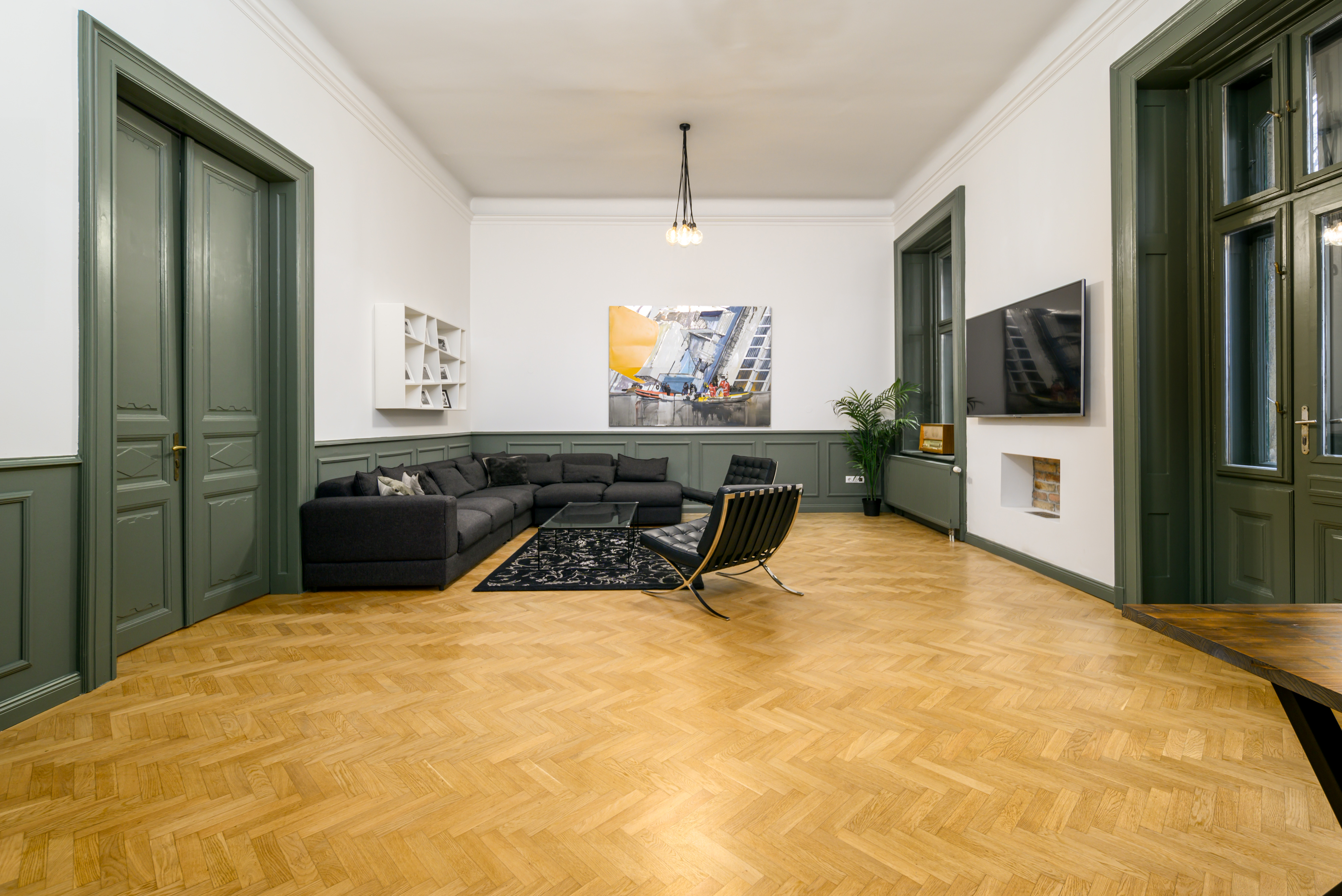 Fully Furnished Family-Friendly Apartment with Private Garden 