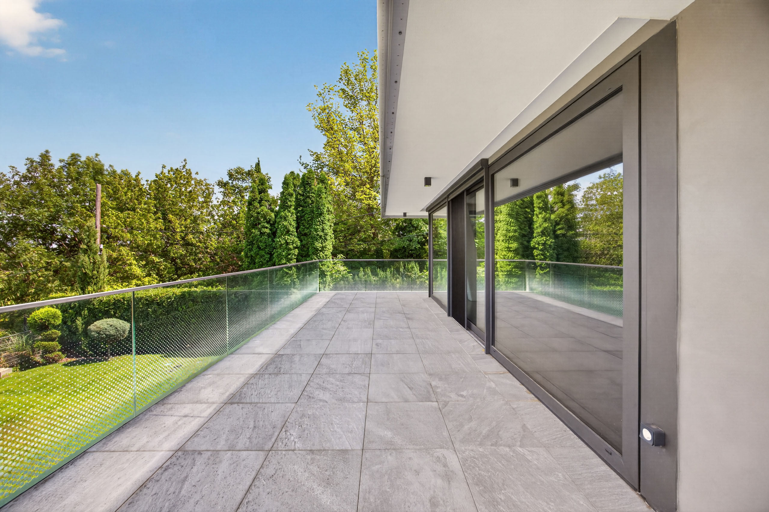 Contemporary Elegance in an Exclusive Hillside Residence on Istenhegy